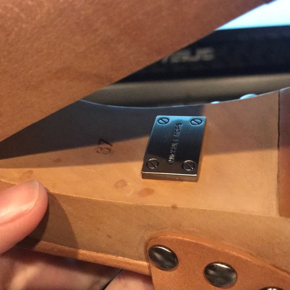 Micheal Kors leather platform sandals - Picture 8 of 8